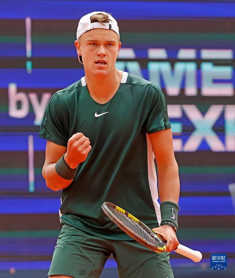 男篮的新老 男篮的新老